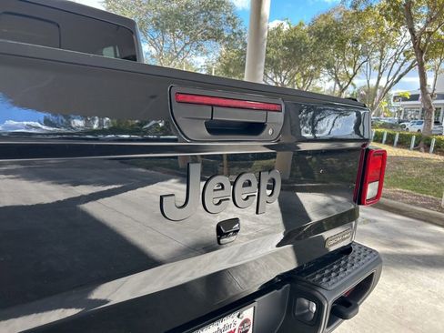 Used 2023 Jeep Gladiator Sport image 20