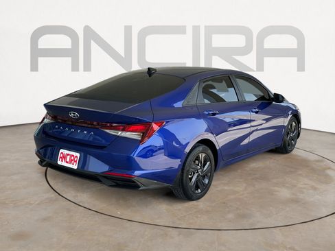 Used 2022 Hyundai Elantra SEL w/ Convenience Package FWD image 9