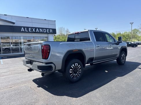 New 2026 GMC Sierra 2500 Denali Ultimate AWD/4WD image 3