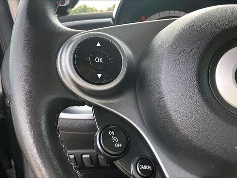Used 2016 smart fortwo passion RWD image 20