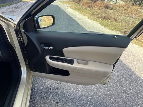 Used 2011 Chrysler 200 Limited image 20