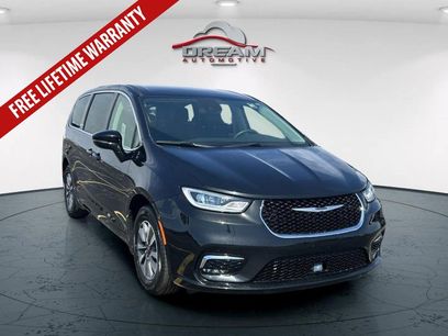 Used 2024 Chrysler Pacifica Limited