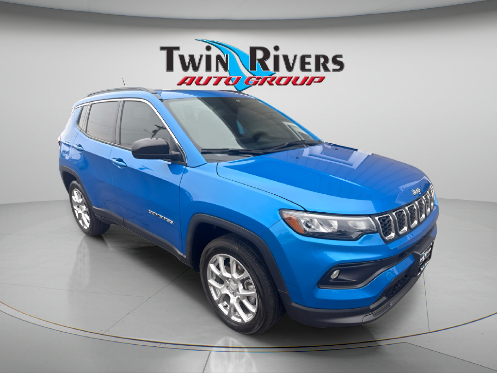 Used 2024 Jeep Compass Latitude w/ Sun and Sound Group AWD/4WD image 6