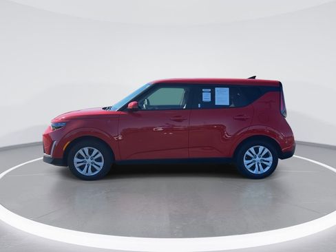 Used 2025 Kia Soul LX FWD image 5
