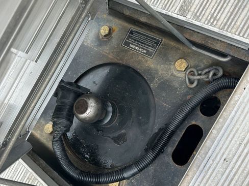 Used 2024 Ford F550 4x4 Crew Cab Super Duty image 11