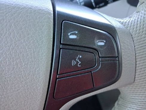 Used 2012 Toyota Sienna XLE w/ Entertainment Pkg FWD image 25