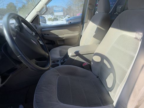 Used 2004 Ford Explorer XLT image 13