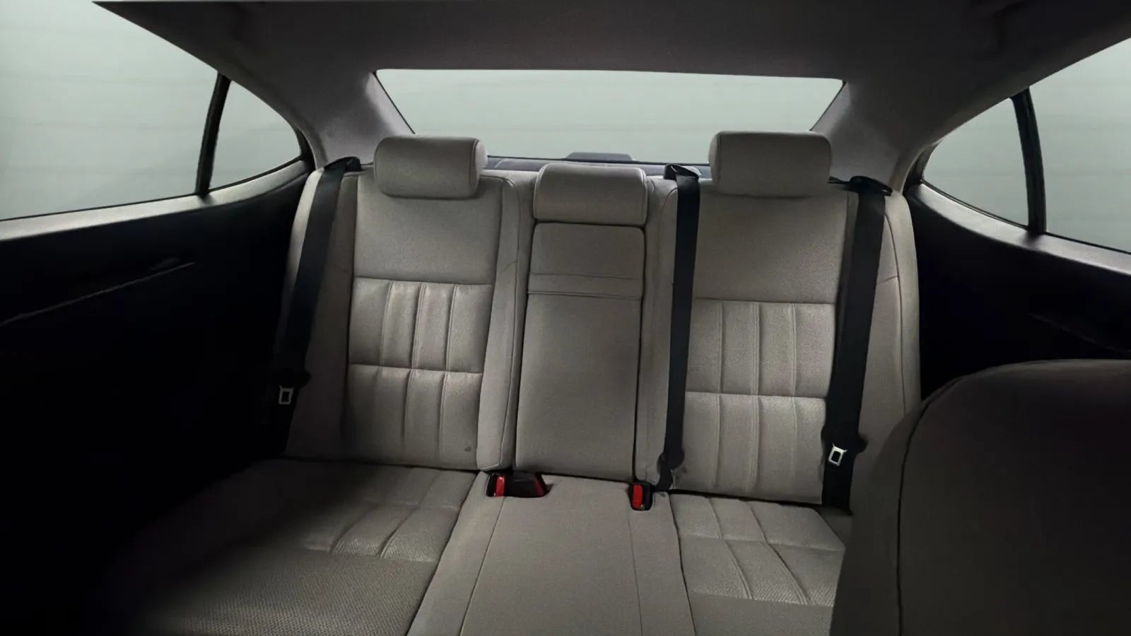 Used 2016 Lexus ES 300h w/ Luxury Package w/Wood Trim FWD image 19