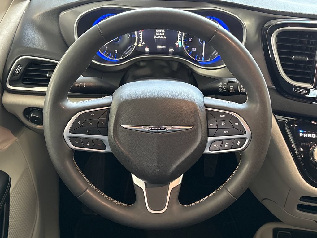 Used 2024 Chrysler Pacifica Touring-L FWD image 22