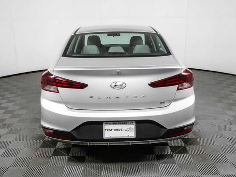 Used 2019 Hyundai Elantra SE w/ Winter Weather Package FWD image 24