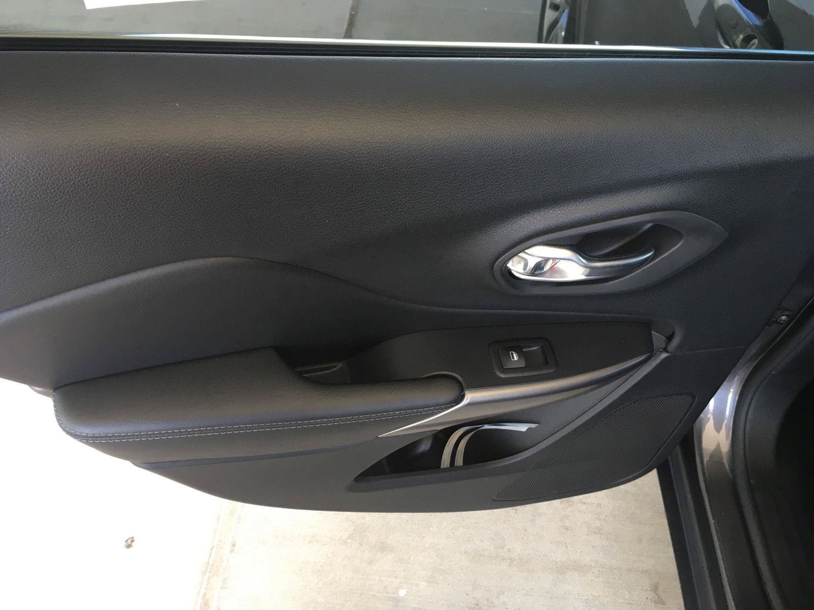 Used 2019 Jeep Cherokee Latitude Plus FWD image 36