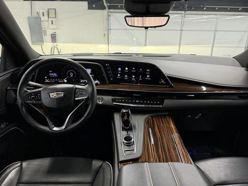 Used 2023 Cadillac Escalade Premium Luxury image 12