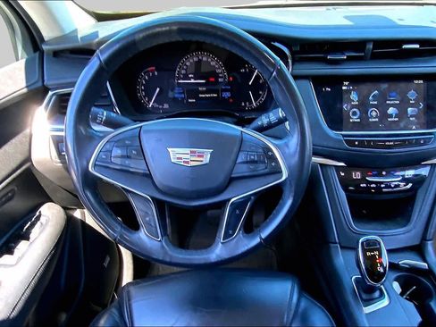 Used 2018 Cadillac XT5 Luxury FWD image 6