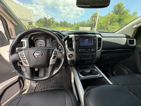 Used 2017 Nissan Titan SV AWD/4WD image 7