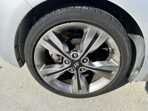 Used 2017 Hyundai Veloster Value Edition image 15