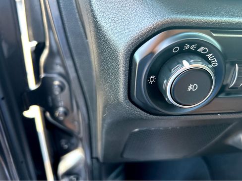 Used 2020 Jeep Wrangler Unlimited Sahara image 21