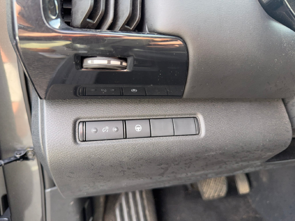 Used 2024 Nissan Pathfinder SV AWD/4WD image 9