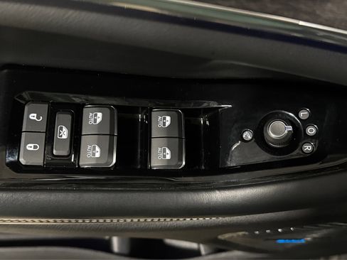 Used 2022 Jeep Grand Cherokee Overland w/ Luxury Tech Group IV image 16