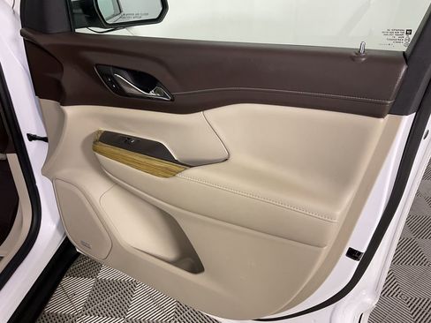 Used 2019 GMC Acadia Denali w/ Technology Package AWD/4WD image 26
