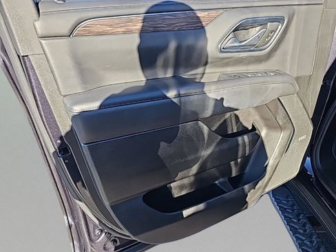 Used 2022 Chevrolet Tahoe Z71 w/ Luxury Package image 11