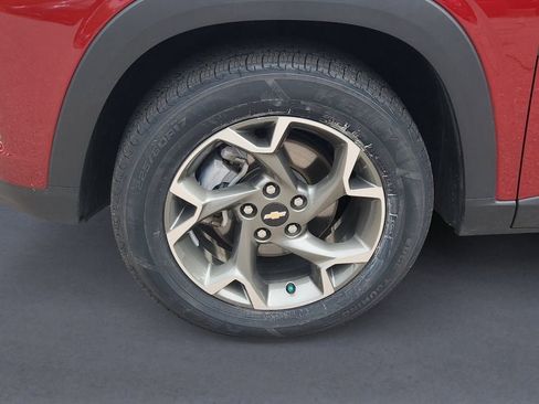 Certified 2025 Chevrolet Trax LT w/ LT Convenience Package FWD image 14
