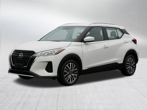 Certified 2024 Nissan Kicks SV image 3