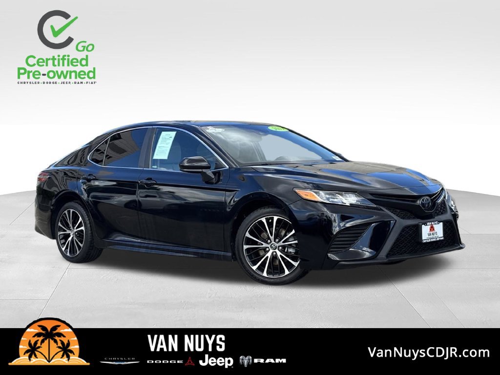 Used 2019 Toyota Camry SE w/ Carpet Mat Package FWD image 1