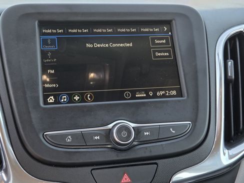 Used 2019 Chevrolet Equinox LS image 9