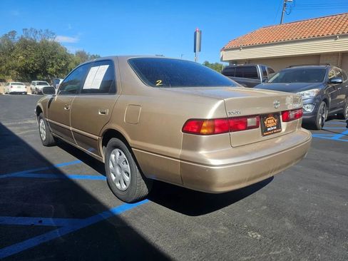 Used 1998 Toyota Camry LE image 3