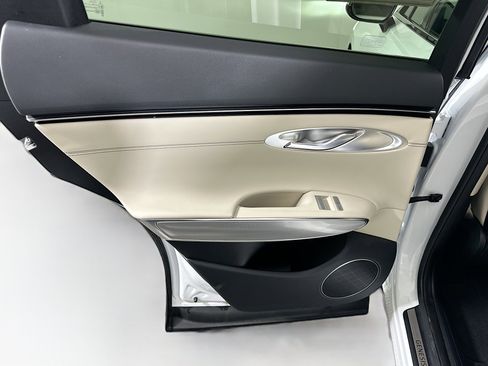 Used 2025 Genesis GV70 2.5T w/ Select Package image 27