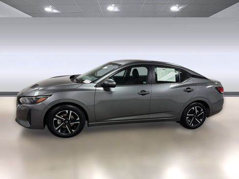 Used 2024 Nissan Sentra SV FWD image 2