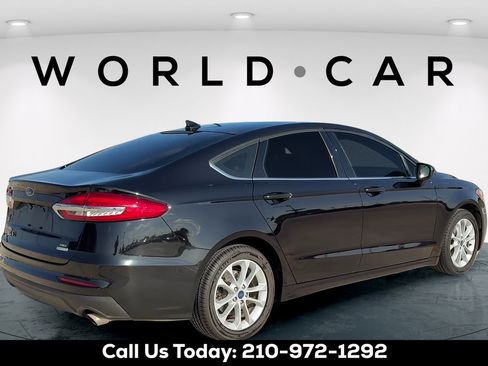 Used 2020 Ford Fusion SE FWD image 3