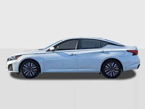 New 2026 Nissan Altima 2.5 SV FWD image 2