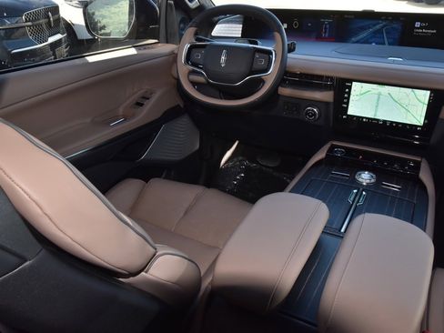 New 2025 Lincoln Navigator L Black Label image 16