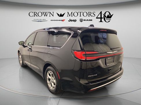 Used 2024 Chrysler Pacifica Limited FWD image 12