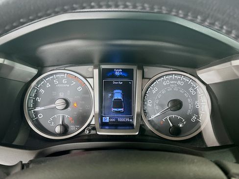 Used 2021 Toyota Tacoma SR5 AWD/4WD image 18