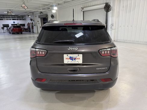 Used 2018 Jeep Compass Sport image 4
