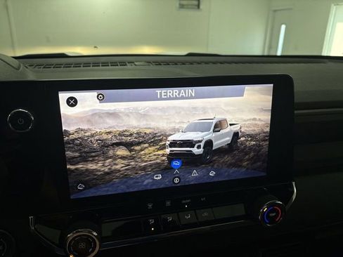 Used 2023 Chevrolet Colorado Trail Boss w/ Technology Package image 39