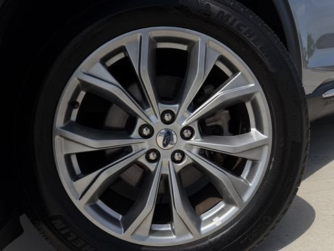 Used 2023 Ford Explorer Limited RWD image 9