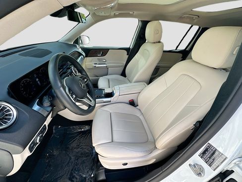 Used 2022 Mercedes-Benz GLB 250 4MATIC image 21