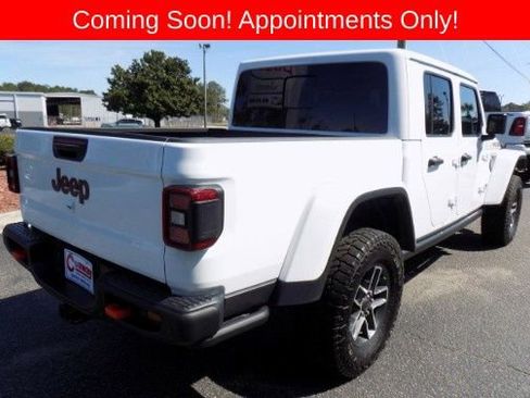 Used 2024 Jeep Gladiator Mojave AWD/4WD image 2