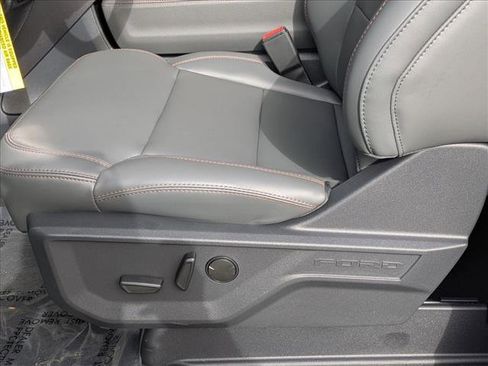 New 2025 Ford Expedition Active image 4