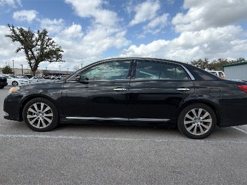 Used 2011 Toyota Avalon Limited image 10