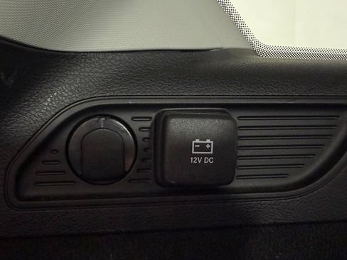 Used 2022 Jeep Grand Cherokee Overland w/ Luxury Tech Group IV AWD/4WD image 13