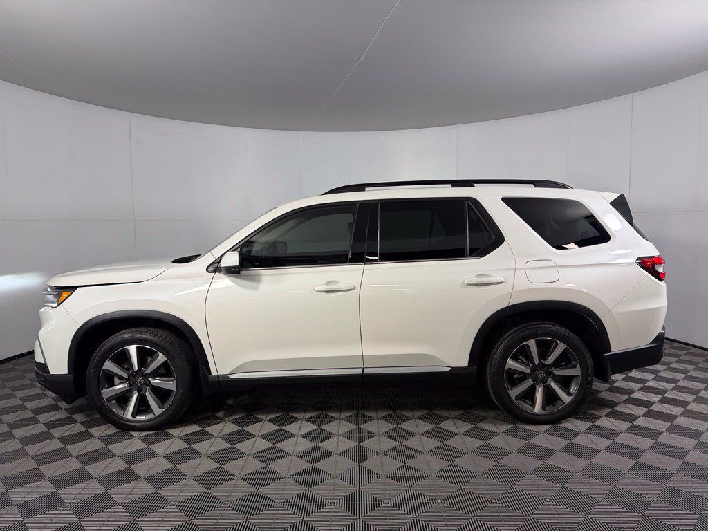 Used 2023 Honda Pilot Touring image 7