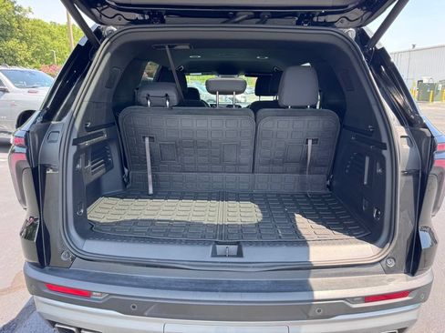 Used 2024 Chevrolet Traverse LT FWD image 40