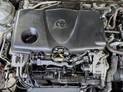 Used 2020 Toyota Camry LE w/ Convenience Package image 18