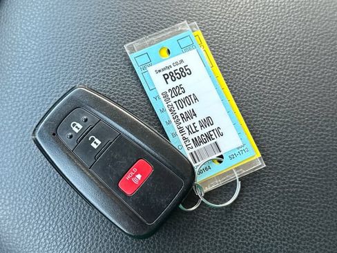 Used 2025 Toyota RAV4 XLE AWD/4WD image 29