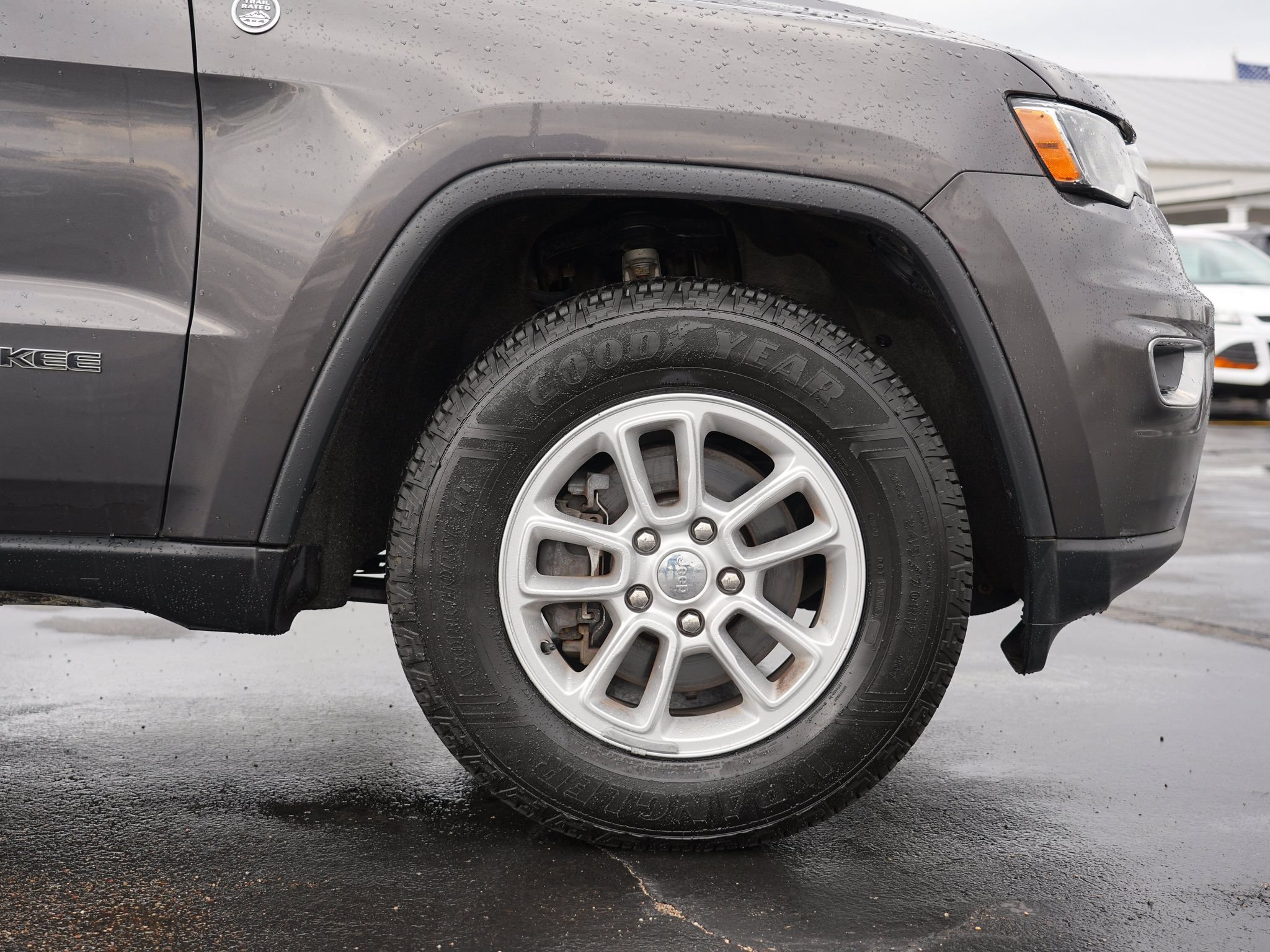 Used 2019 Jeep Grand Cherokee Laredo AWD/4WD image 12
