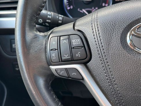 Used 2018 Toyota Highlander XLE AWD/4WD image 21